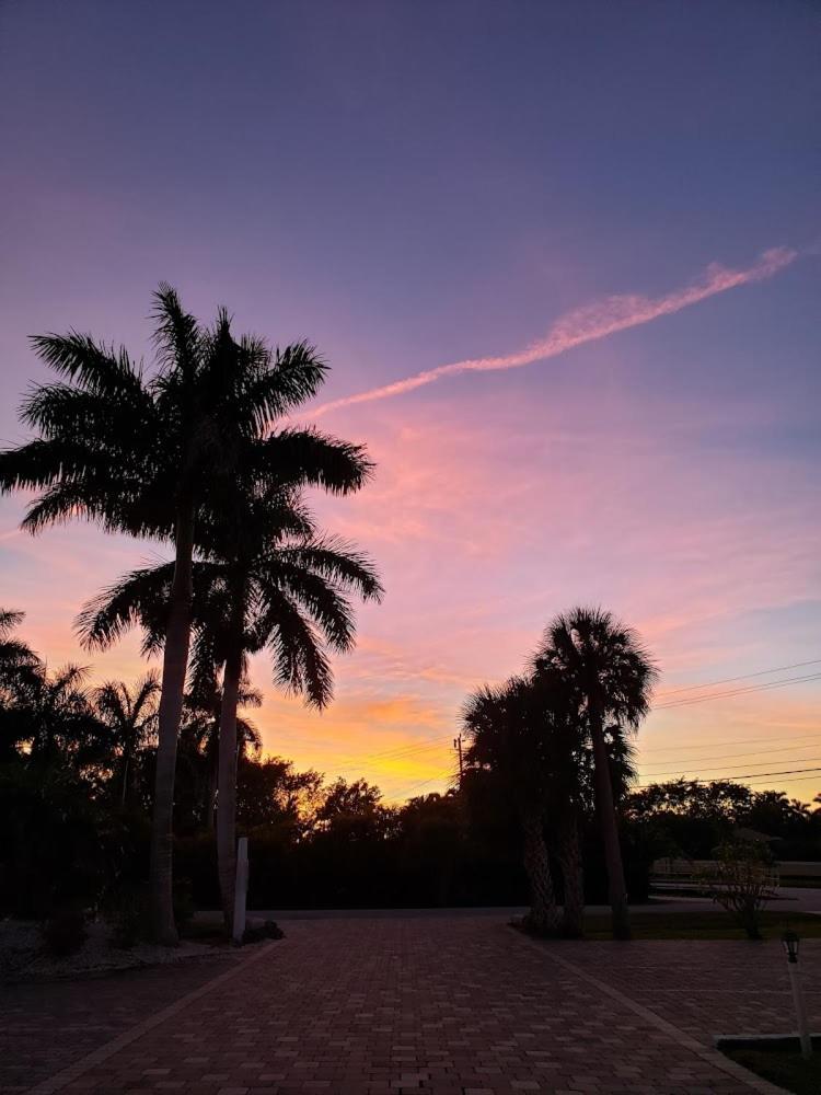 2 Bed Cottage With Pool, Close To Beach! Bbq Grills & Patio Fort Myers Eksteriør billede